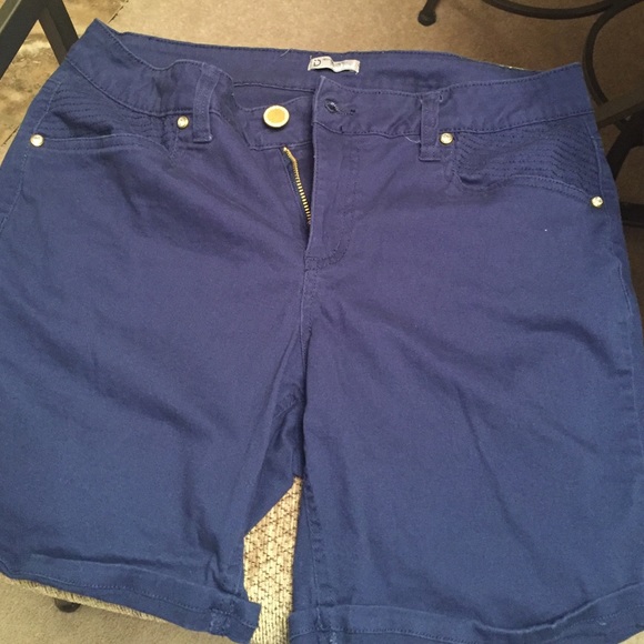 Shorts - Picture 1 of 2