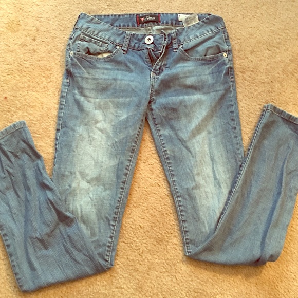 Guess Medium Rise Skinny! ❓