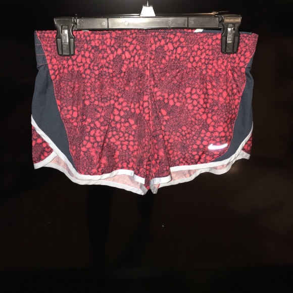 Nike shorts barely worn - Picture 1 of 3