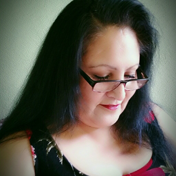 Meet your Posher, Selia - Picture 1 of 1