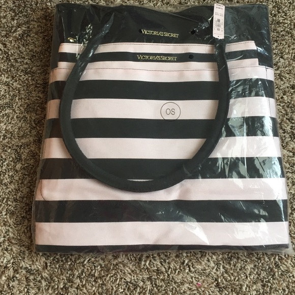 SCHOOL BOOK/ BEACH BAG? ☀️ brand new VS tote