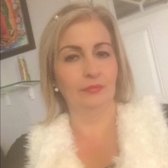 Meet your Posher, Alma
