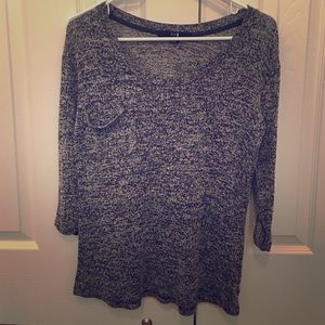 GREYISH/BROWN LOOSE SCOOPNECK SHIRT.