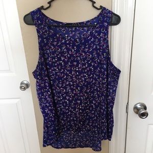 BLUE FLORAL HI-LOW TOP 👚