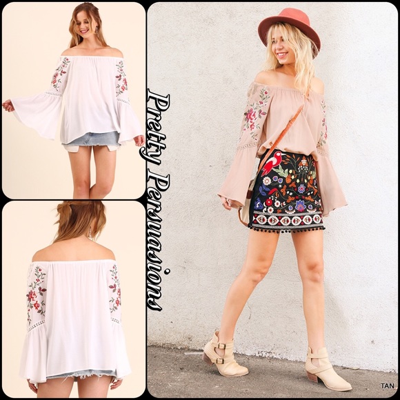 SOLD OUT‼️Off Shoulder Floral Lace Bell Sleeve Top - Picture 2 of 4