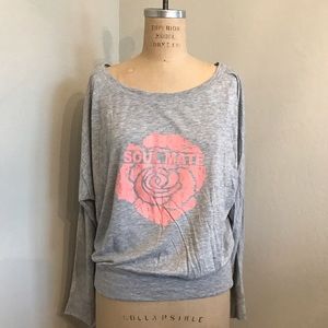 Long sleeve grey tee