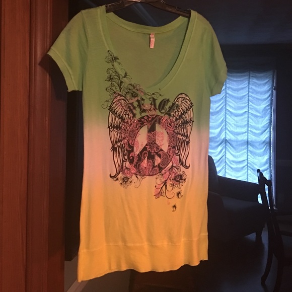 Hot ChoCo Ladies Peace Tee, Angel Wings. Large