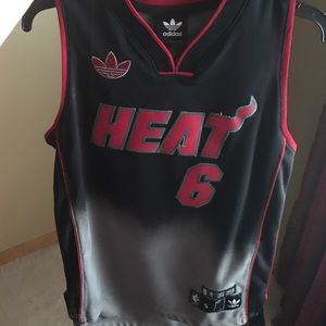 BN w/o tags Miami Heat LeBron James Adidas Jersey