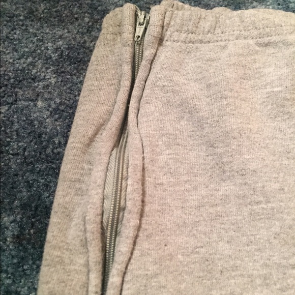 Grey sweatpants - Picture 2 of 2