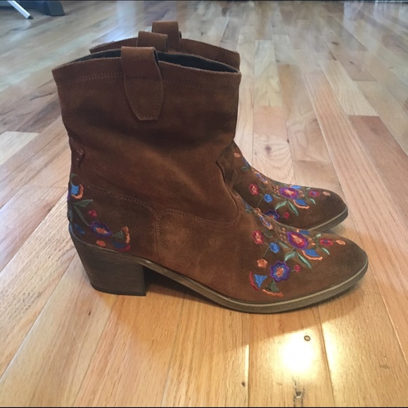 FLASH SALE!!!🎉🎉🎉Aldo floral Ankle Boot