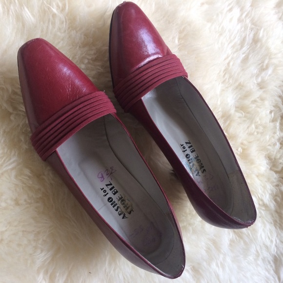 Vintage Dark Red Heels - Picture 2 of 4