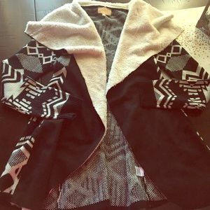 Long sweater with fur inside front