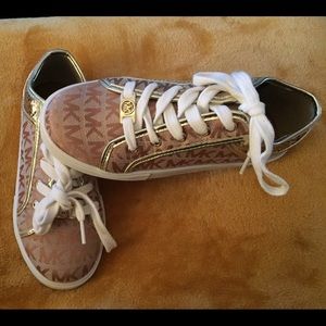 Michael Kors size 1 gold Starla sneakers