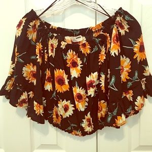 FLOWY OFF THE SHOULDER CROP TOP
