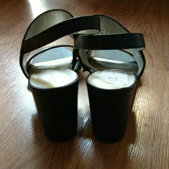 Tahari Heels - Picture 3 of 4