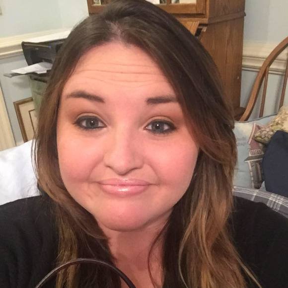 Meet your Posher, Caroline - Picture 1 of 1