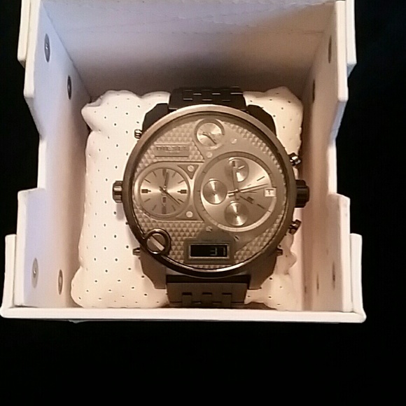 Watch - Picture 1 of 1