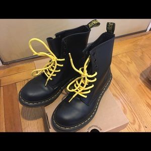 Dr martens combat boots