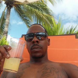 Meet your Posher, Emmanuel