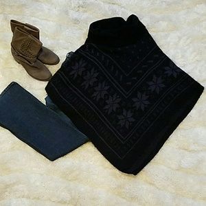 Romeo & Juliet Couture sweater poncho