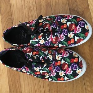 ALICE IN WONDERLAND SHOES