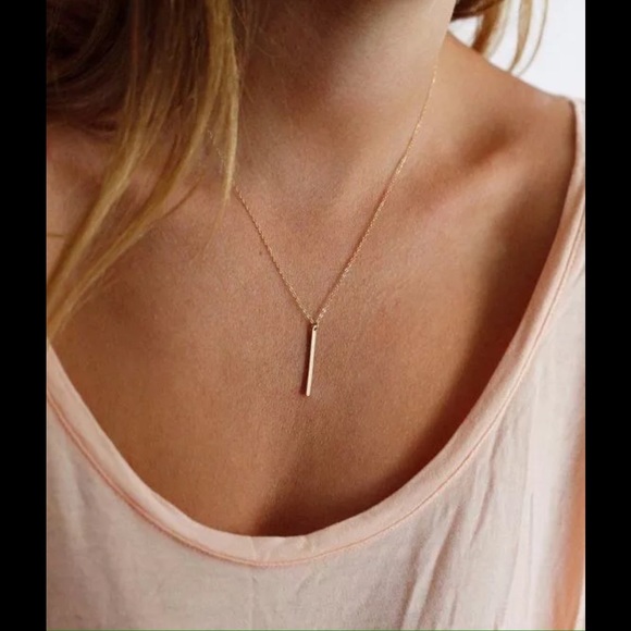 Jewelry - Minimalist gold bar necklace.