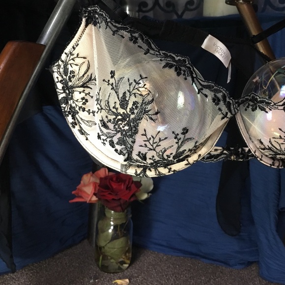 Victoria Secrets romantic matching bra and panties