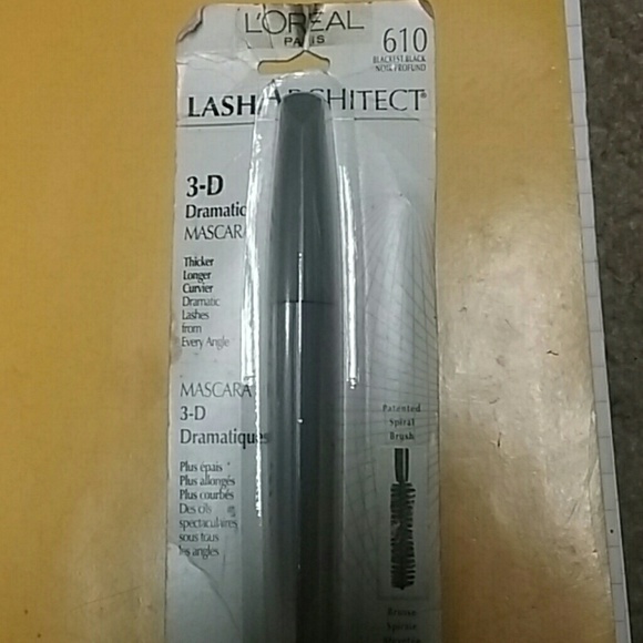 3-D dramatic mascara