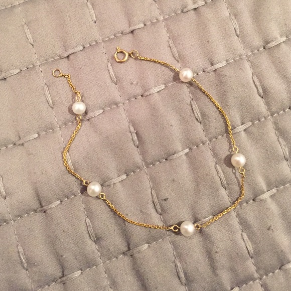 Jewelry - Gold and pearl bracelet
