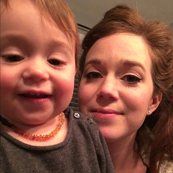 Meet your Posher Nichole - Picture 1 of 2