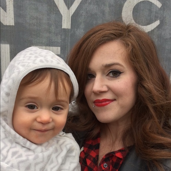 Meet your Posher Nichole - Picture 2 of 2