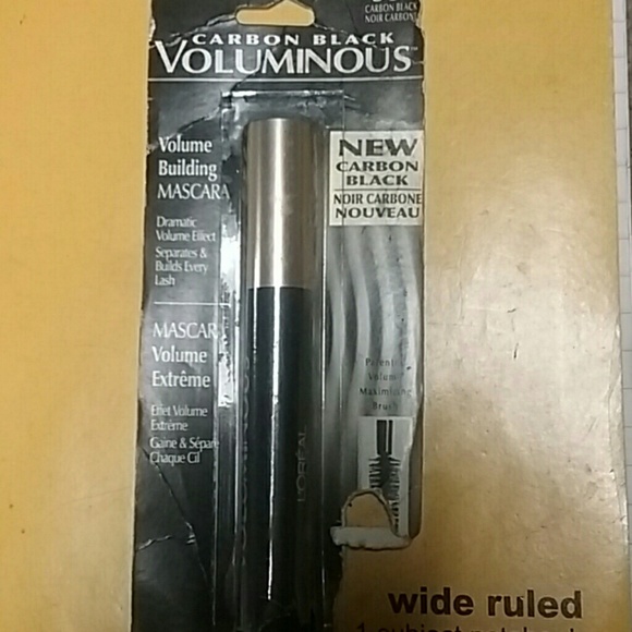 Volume building mascara