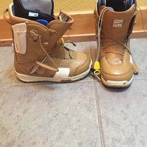 Burton Mint snowboarders boots