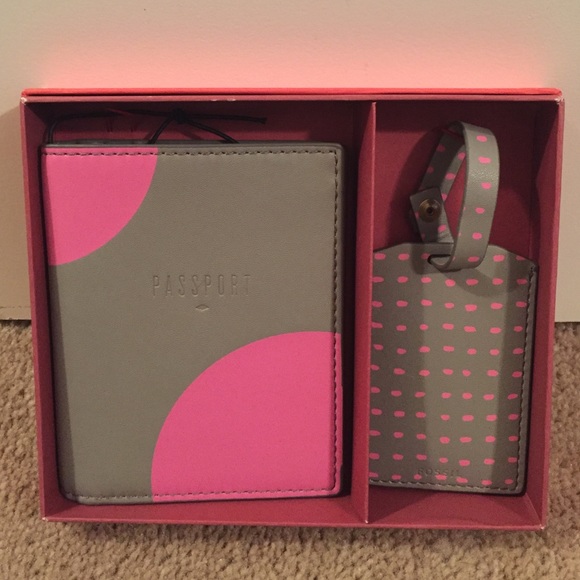 Fossil Accessories - NWT Fossil Keely Travel Accessories