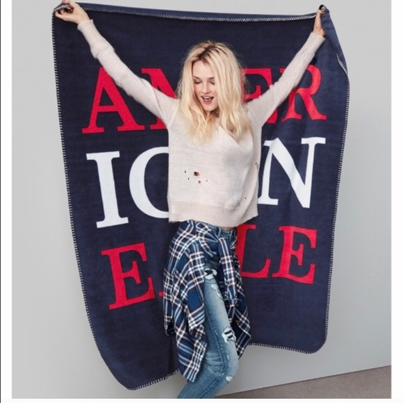 American Eagle Outfitters Other - American Eagle fleece blanket