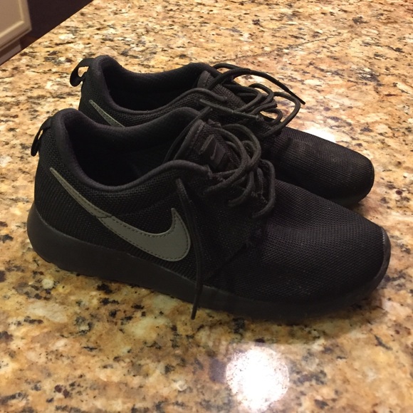 Nike Other - Kids Nike roshes