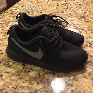 Kids Nike roshes