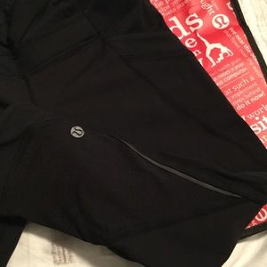 Lululemon black running cropped pants- pockets