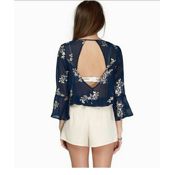 Bell sleeve sequin top - Picture 2 of 3