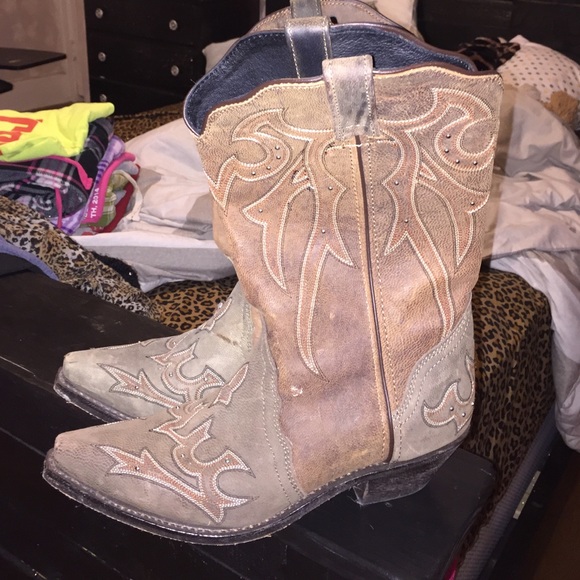 Brown cowgirl boots.