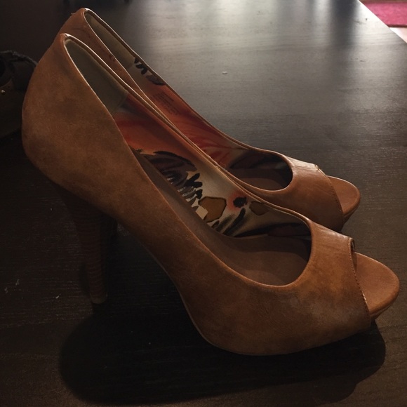 Madden Girl peep toe camel heels - Picture 2 of 2