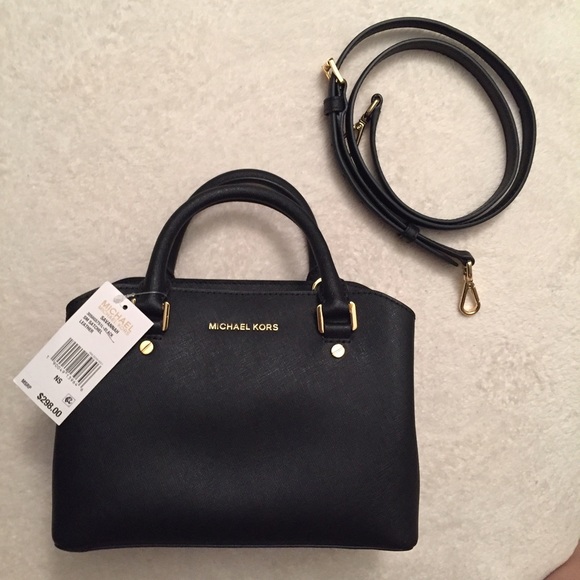 Michael Kors Handbags - Michael Kors Savannah Small Crossbody