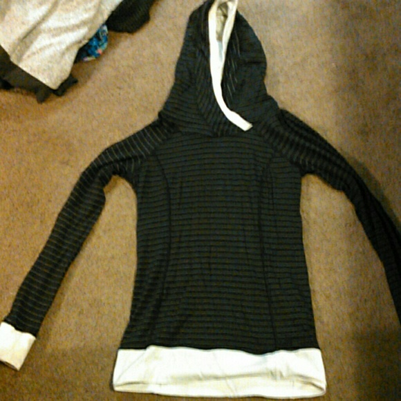 Lululemon long sleeved hooded sweatshirt