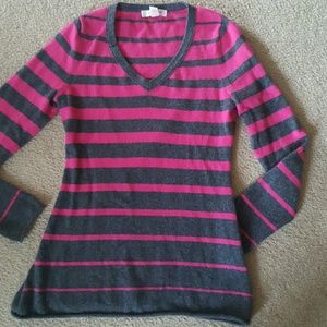 C.cashmere V-neck sweater