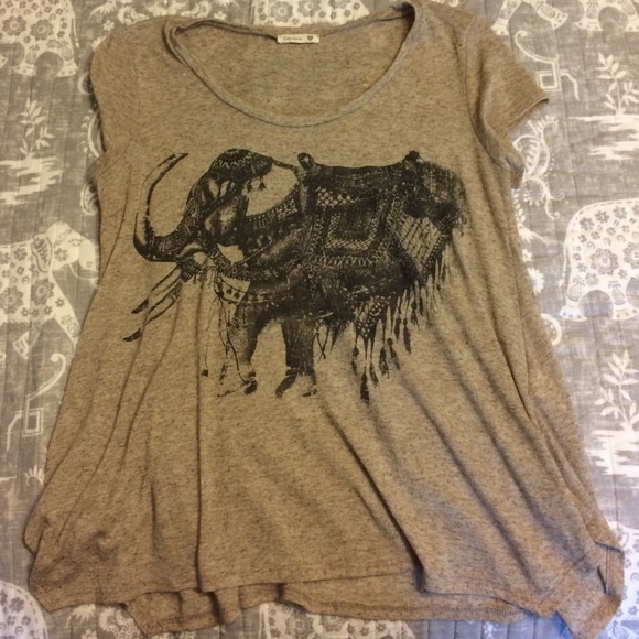 tan elephant tee