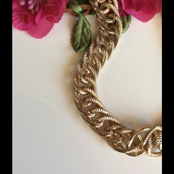 Thick Gold Chain - Picture 2 of 3