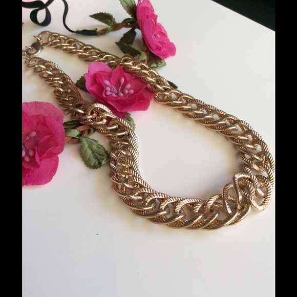 Thick Gold Chain - Picture 3 of 3