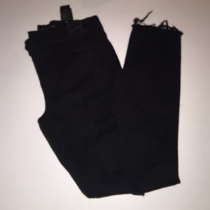 Women's EXPRESS Black distressed jeans 4 NWT