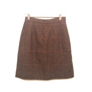 100% Wool plaid lined pencil skirt. Size 8