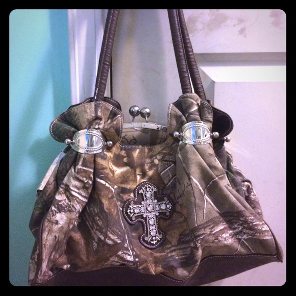 ⭐️SOLD⭐️Real Tree Camo Purse - Picture 1 of 4